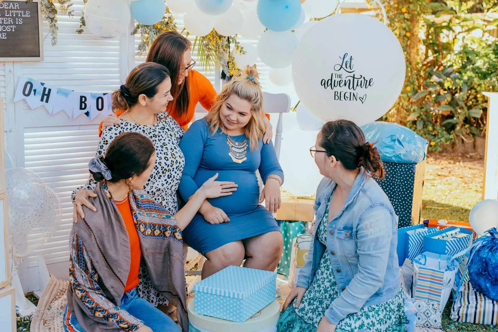 photo-booth-on-baby-shower-party