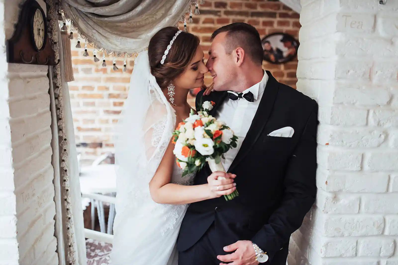 wedding-couple-in-photo-shoot